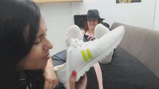 Amanda in bad smelly soles tickling punishment