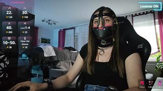 Glittergiiiirl´s first bambicloud brainwash reaction Livestream with vibrator plug and muzzle on
