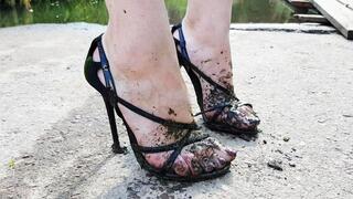 tuna sandals full destruction, high heels wet and muddy, shoes in mud, ruined high heels
