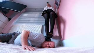 Smart Girl Head Trample 3 FLOOR CAM (4K)