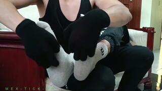 RAY DA LA BIENBENIDA A JAIR