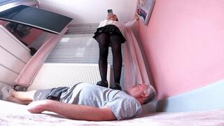 Smart Girl Trample FLOOR CAM