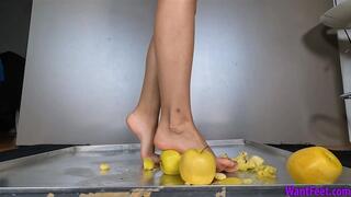 Melanie Apple Crush - Food Crushing - HD MP4