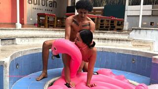 Kym G’s Pool Sex on Inflatable Flamingo HD (1920x1080)