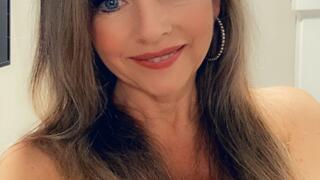 HOT LINGERIE CUSTOM VIDEO WITH MILFS ASS SPREAD AND PUSSY PLAY