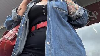 Simple Smoking - Smoking in the supermarket parking lot - Marlboro Gold - Amateur - Crush