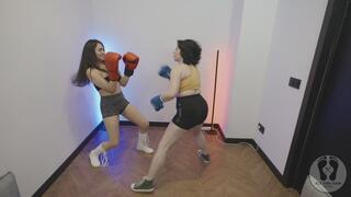 BOXING TRAINING ANA SPEARS VS EMMA SMILE FEMALE FIGHTING