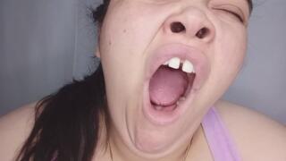 My mouth opens by itself He yawned irresistibly