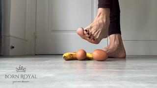 Crushing eggs and banana