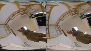 3D The bottom of the female giant gaoyu in VR360 crushed the dwarf