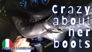 Crazy for her boots - Riprogrammato in macchina - MOBILE