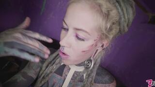 Anuskatzz wants extreme anal insertion to squirt