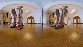 The 3DVR180 GAOYU red high-heeled sandals trample on dwarfs