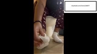 Niauhhh white socks hiding crusty feet