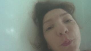 UNDERWATER CLOSEUP 25 (talking underwater)