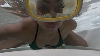 JACKED JACUZZI - LIZ UNDERWATER MASTURBATION