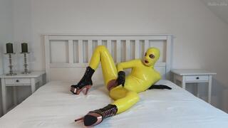 Yellow latex pleasure time for Lilou