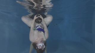 Freedivers_520 Underwater Breath Play