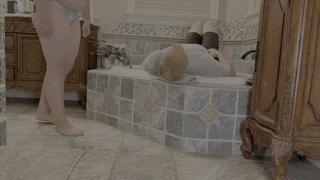 Felicity's Head Crushing Tub Squash (wmv)