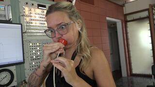 MJ Blows and Twists Entertainer Balloons (MP4 - 1080p)