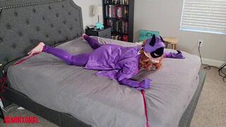MinxGrrl - Batgirl Gets A Beat Down (MP4 Format)