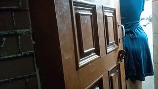 Desi couple’s bathroom sex video while bathing together