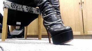 Starving at My boots (MOV)