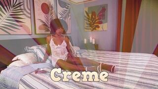 4K: Ray Lynn Fucks a Glass Dildo