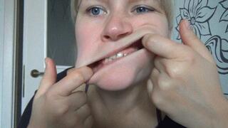 FACE STRETCHING AND BIG FISH LIPS 9 F