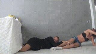 Someone under the table drags me Ja