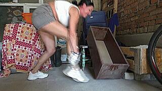 hurt my leg in the garage a