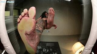 Furious Chicana BAREFOOT glass CRUSH! Giantess DOMINATION!! - MP4