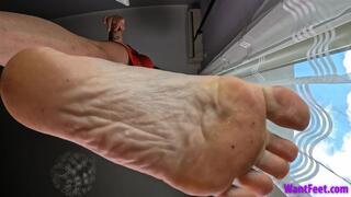 Keira Barefoot Stomping - Giantess - HD MP4