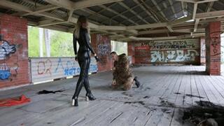 Agent Mabel is fighting the crime