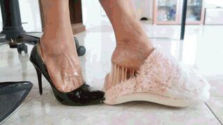 Who put glue in my slippers? AVI (1920x1080) FHD