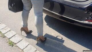 shoeplay and dangling mit Louboutin High Heels im Restaurant wmv 1280 x 720