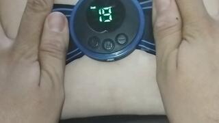 Punishing her belly button