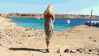 Walk in high heels on the sea MP4 (1280x720) FHD