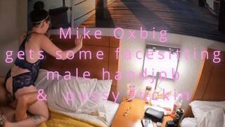 Bisexual encouragement, straight Mike, distracted by eating pussy, gets gay stroked