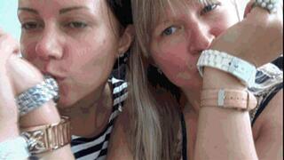 Two sexy ladies masturbate with wristwatch 2Ma