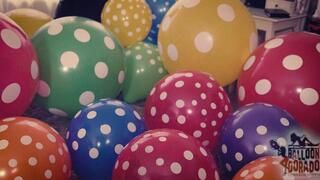 Jane and Pia pops a ot of Pokla Dot Balloons 4K UHD Version
