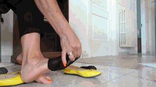 Trouble with yellow ballet flats WMV (19200x1080) FHD