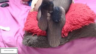 Brig_Sexi_Hot Itchy dry feet in used pantyhose