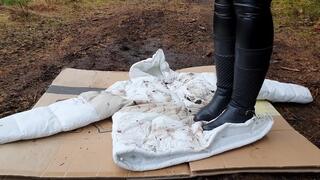 White Jacket Trample Outdoor in Boots WMV