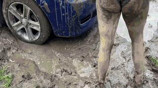 Jeaneatte and her bikini against mud - CAR STUCK and stalled in a puddle MP4