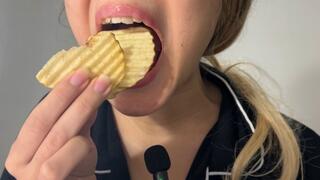 ASMR - crunchy chewing
