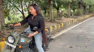 Royal Enfield Bullet Revving