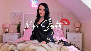 Scarlett's sexy satin and fur fuck