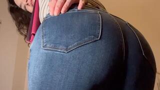 DO YOU WANT MY WET n GURGLY JEAN FARTS IN YO FACE TO COOL OFF? ????