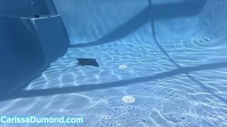 Nude Carissa loses her breath underwater